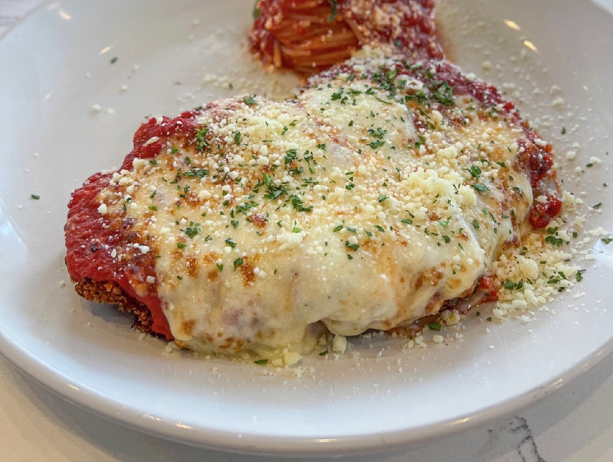 Κοτόπουλο με παρμεζάνα (Pollo alla Parmigiana): Η απόλυτη Ιταλική απόλαυση